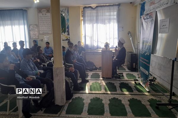 گفت,وگوی آزاد دانش‌آموزی در دبیرستان آیت الله خامنه‌ای کاشمر