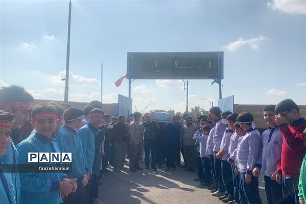 استقبال دانش‌آموزان یزدی از شهدای گمنام