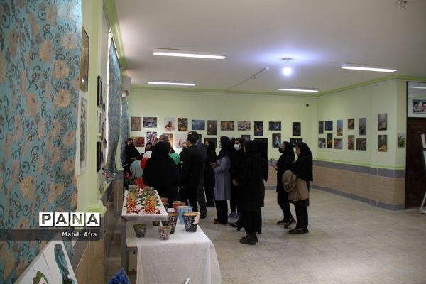 افتتاح نمایشگاه دست سازه های دانش‌آموزان هنرستان فرزانگان شهرستان بهبهان
