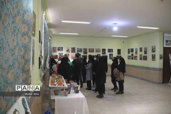 افتتاح نمایشگاه دست سازه های دانش‌آموزان هنرستان فرزانگان شهرستان بهبهان