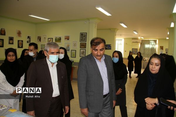افتتاح نمایشگاه دست سازه های دانش‌آموزان هنرستان فرزانگان شهرستان بهبهان