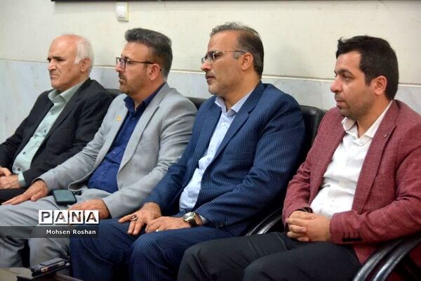 دیدار معاون وزیرآموزش و پرورش با نماینده ولی فقیه در استان  و امام جمعه بوشهر
