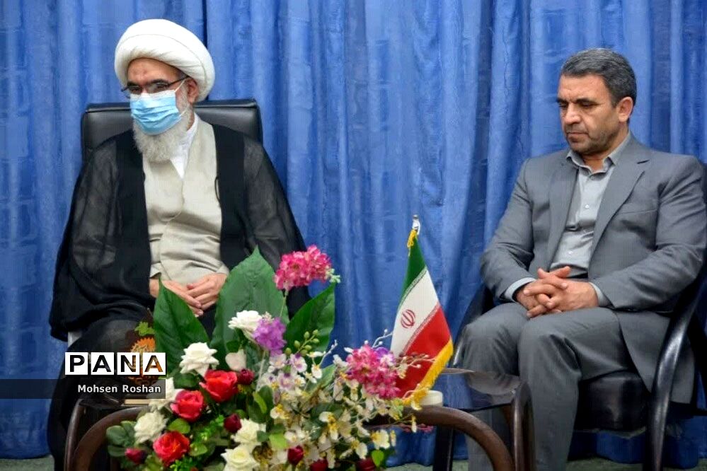دیدار معاون وزیرآموزش و پرورش با نماینده ولی فقیه در استان  و امام جمعه بوشهر
