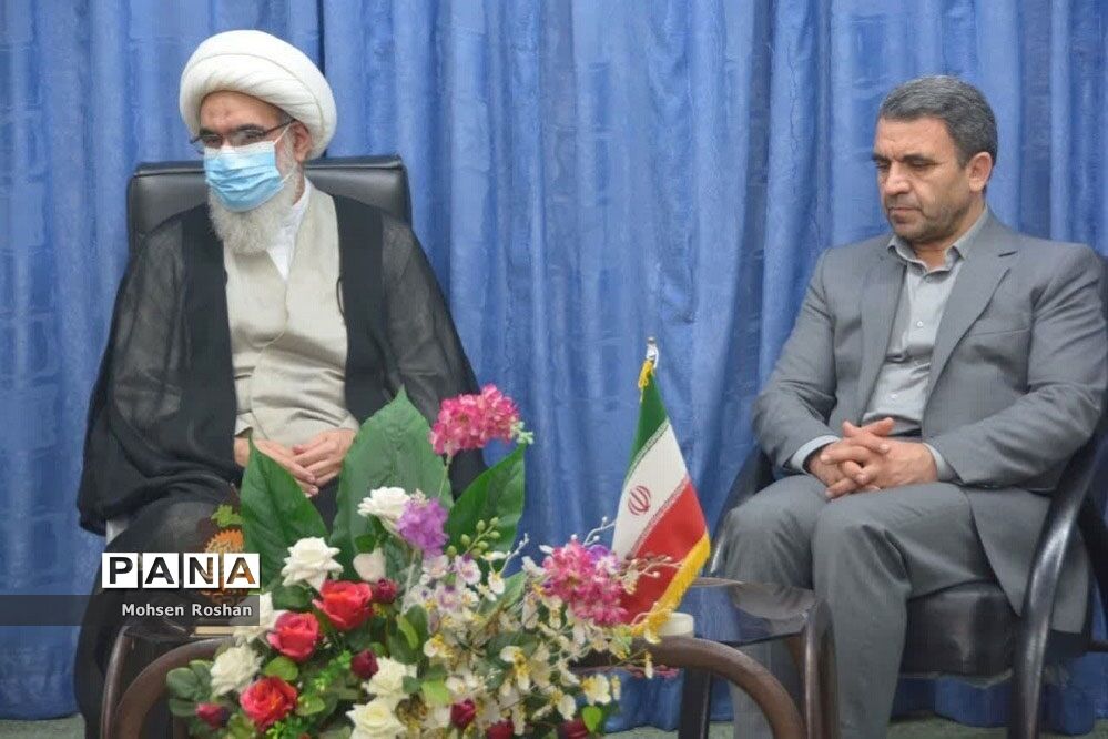 دیدار معاون وزیرآموزش و پرورش با نماینده ولی فقیه در استان  و امام جمعه بوشهر