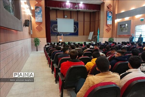 برگزاری اردوی علمی آمادگی دفاعی در دبیرستان نمازی ناحیه 4 شیراز