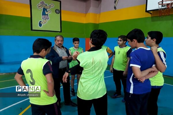برگزاری مسابقات والیبال دانش‌آموزان پسر مقطع متوسطه اول در ورزشگاه ۱۷ شهریور