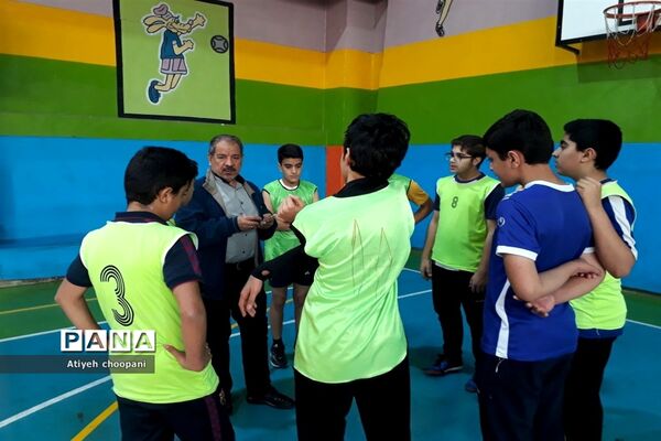 برگزاری مسابقات والیبال دانش‌آموزان پسر مقطع متوسطه اول در ورزشگاه ۱۷ شهریور