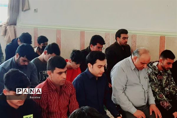 دیدار رئیس سازمان دانش‌آموزی استان فارس با دانش‌آموزان اهل  سنت روستای بلغان در جویم