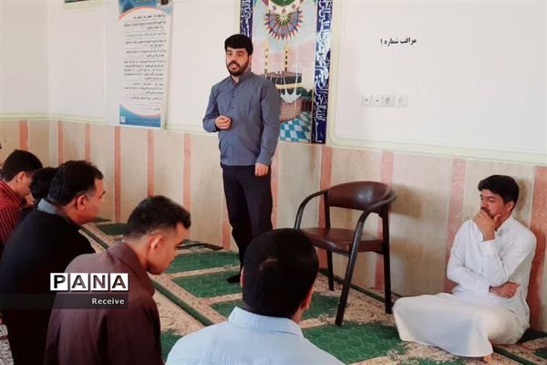 دیدار رئیس سازمان دانش‌آموزی استان فارس با دانش‌آموزان اهل  سنت روستای بلغان در جویم