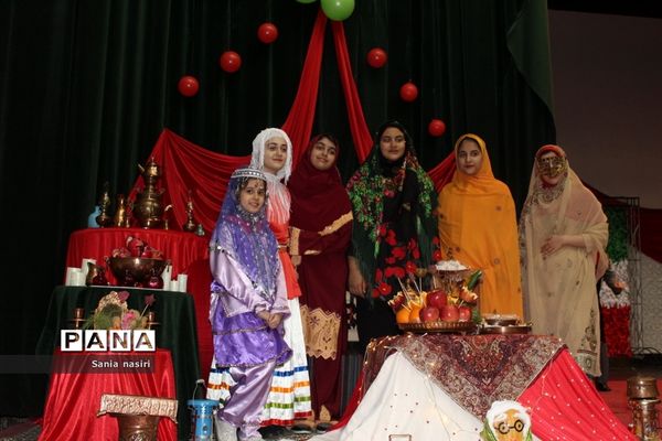 ویژه برنامه‌ شب یلدا با حضور دانش‌آموزان دختر متوسط اول و دوم منطقه ١٠