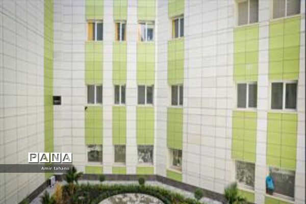بازدید مدیرآموزش و پرورش منطقه ۱۸ از بیمارستان کودکان حکیم