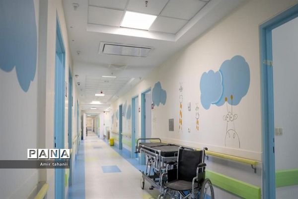 بازدید مدیرآموزش و پرورش منطقه ۱۸ از بیمارستان کودکان حکیم