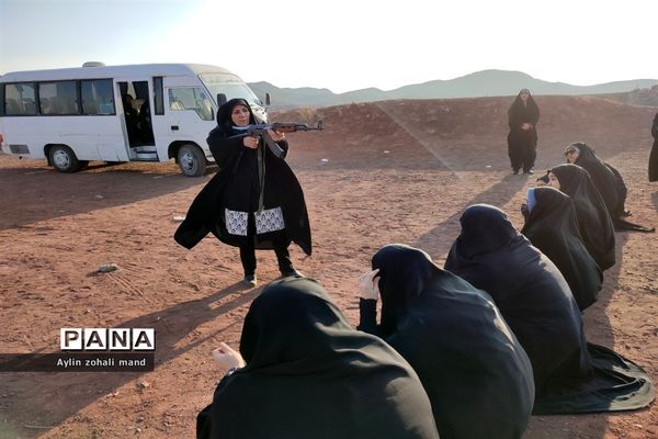 اجرای آموزش کار با اسلحه در میدان تیر شهرستان رباط‌کریم