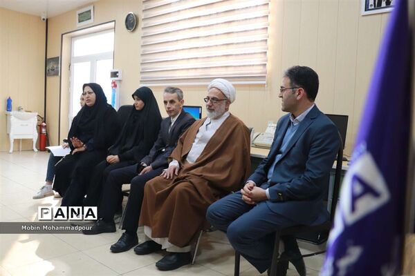 دیدار مدیرکل آموزش و پرورش آذربایجان شرقی با دانش‌آموز خبرنگاران پانا
