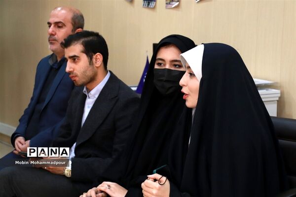 دیدار مدیرکل آموزش و پرورش آذربایجان شرقی با دانش‌آموز خبرنگاران پانا
