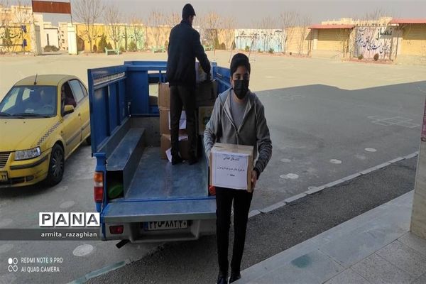 اهدای کتاب به کتابخانه‌های محروم  وکم‌برخوردار روستایی