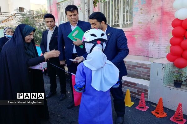   مراسم یک روز بدون کیف در مدرسه  هیات امنایی شهید فولادی یک بوشهر