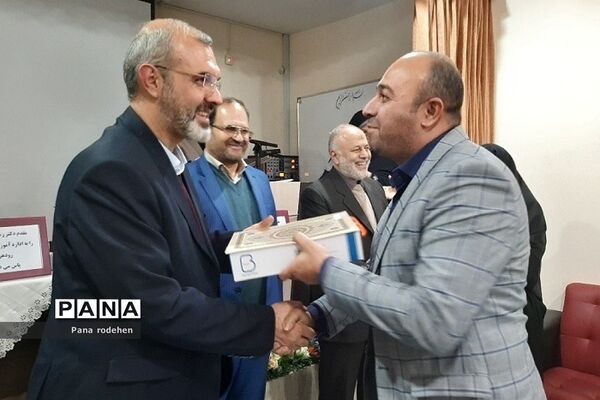 مراسم تجلیل از رانندگان و کامیون‌داران ایثارگر رودهن