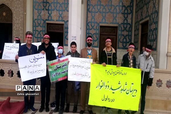 حضور دانش‌آموزان  ناحیه دو شیراز در مراسم نماز جمعه