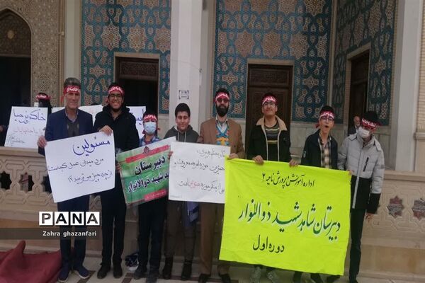 حضور دانش‌آموزان  ناحیه دو شیراز در مراسم نماز جمعه