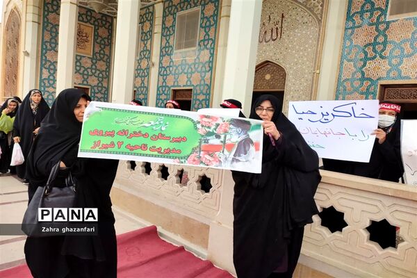 حضور دانش‌آموزان  ناحیه دو شیراز در مراسم نماز جمعه