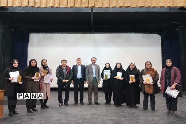 مراسم تجلیل از دانش‌آموزان موفق در کنکور سراسری 1401 شهرستان خرمدره