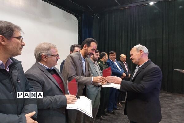 مراسم تجلیل از دانش‌آموزان موفق در کنکور سراسری 1401 شهرستان خرمدره