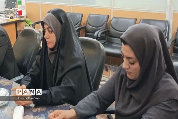 نشست صمیمی معاون پرورشی اداره کل آموزش و پرورش استان بوشهر با کارکنان سازمان دانش‌آموزی استان