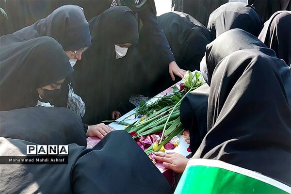 تشییع پیکر شهید گمنام در نایین