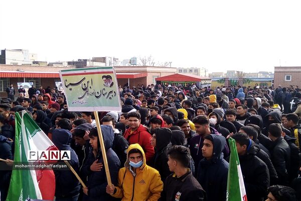 وداع دانش‌آموزان شهرستان تربت‌جام با پیکر مطهر شهید گمنام