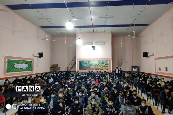 نشست بصیرتی و روشنگری در دبیرستان تیزهوشان شهید بهشتی