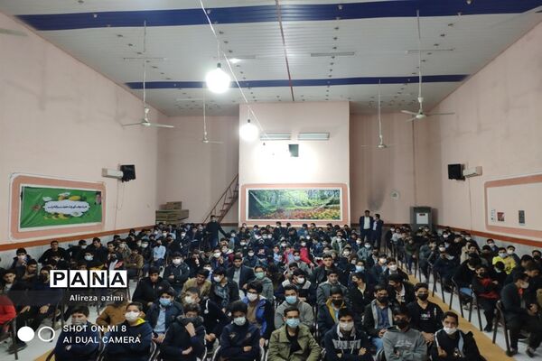 نشست بصیرتی و روشنگری در دبیرستان تیزهوشان شهید بهشتی