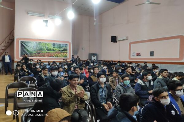 نشست بصیرتی و روشنگری در دبیرستان تیزهوشان شهید بهشتی