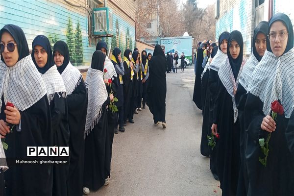 تشییع شهید گمنام در دبیرستان ام‌سلمه در ناحیه چهار مشهد مقدس