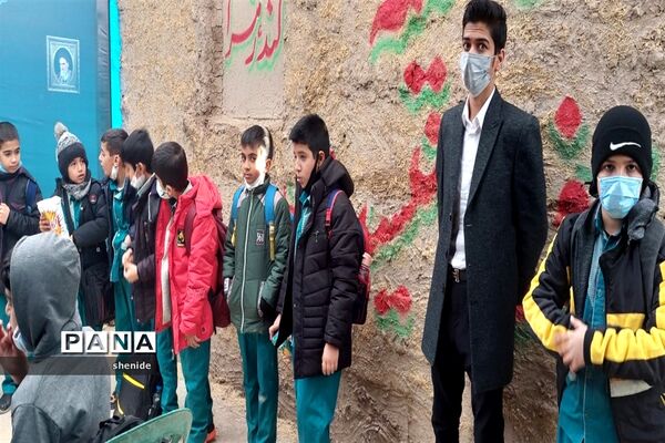 بازدید دانش‌آموزان مدارس تشکیلاتی از نمایشگاه فاطمه (س) راه نجات