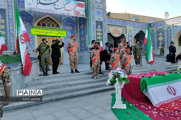 حضور دانش‌آموزان بافقی درمراسم تشییع شهید گمنام