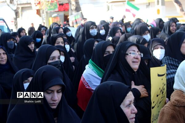 تشییع پیکر هفت شهید گمنام در کرمانشـاه