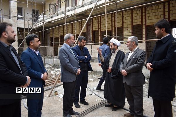 بازدیدمشاوراقتصادی استاندار و مدیر سازمان برنامه وبودجه استان از پروژه های اقتصادی و عمرانی بهاباد