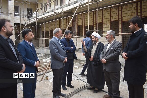 بازدیدمشاوراقتصادی استاندار و مدیر سازمان برنامه وبودجه استان از پروژه های اقتصادی و عمرانی بهاباد
