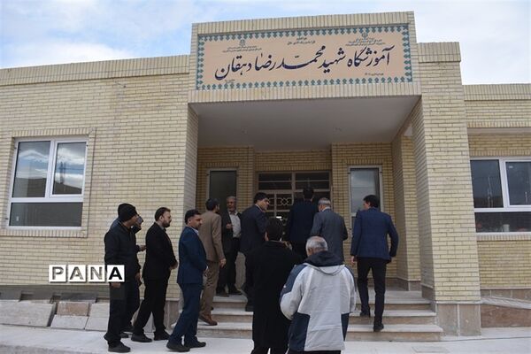 بازدیدمشاوراقتصادی استاندار و مدیر سازمان برنامه وبودجه استان از پروژه های اقتصادی و عمرانی بهاباد