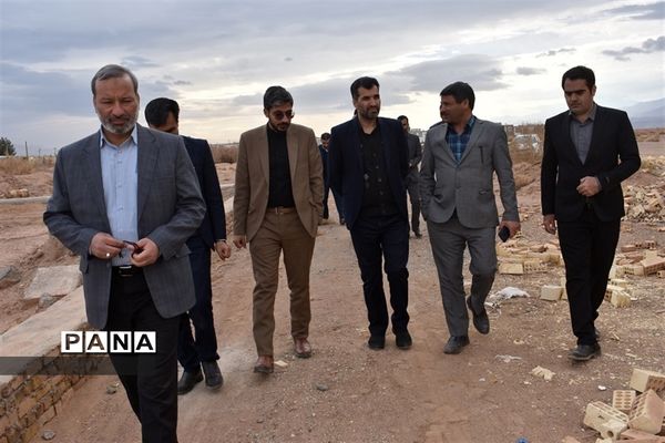 بازدیدمشاوراقتصادی استاندار و مدیر سازمان برنامه وبودجه استان از پروژه های اقتصادی و عمرانی بهاباد