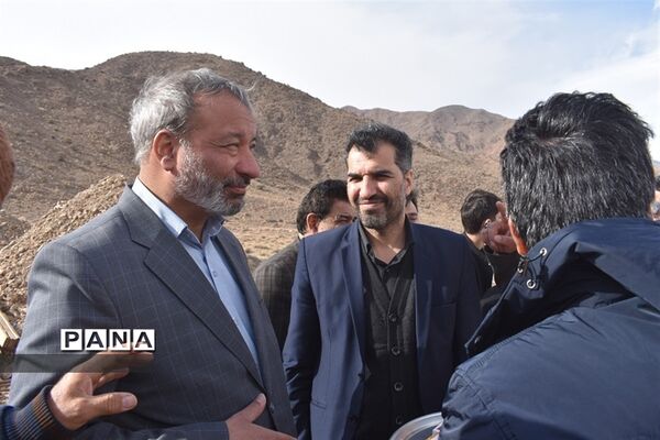 بازدیدمشاوراقتصادی استاندار و مدیر سازمان برنامه وبودجه استان از پروژه های اقتصادی و عمرانی بهاباد