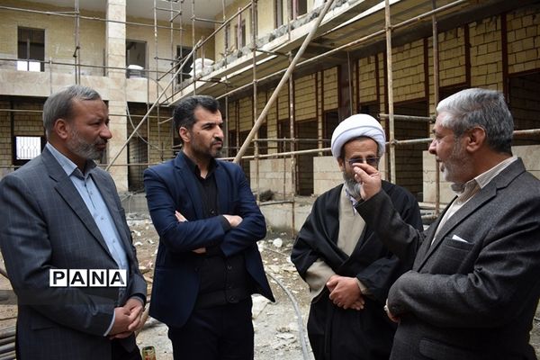 بازدیدمشاوراقتصادی استاندار و مدیر سازمان برنامه وبودجه استان از پروژه های اقتصادی و عمرانی بهاباد