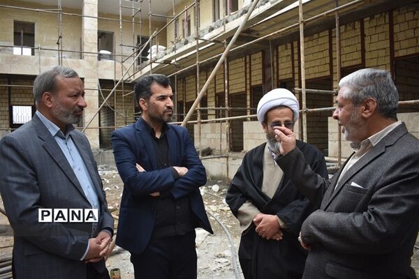بازدیدمشاوراقتصادی استاندار و مدیر سازمان برنامه وبودجه استان از پروژه های اقتصادی و عمرانی بهاباد