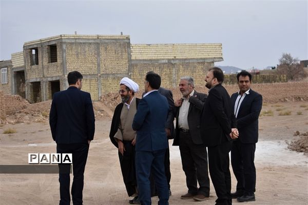 بازدیدمشاوراقتصادی استاندار و مدیر سازمان برنامه وبودجه استان از پروژه های اقتصادی و عمرانی بهاباد