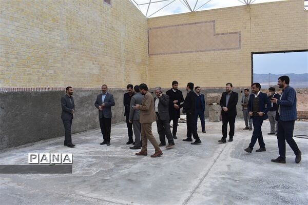 بازدیدمشاوراقتصادی استاندار و مدیر سازمان برنامه وبودجه استان از پروژه های اقتصادی و عمرانی بهاباد