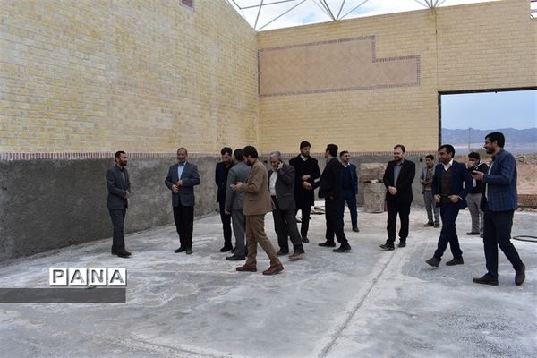 بازدیدمشاوراقتصادی استاندار و مدیر سازمان برنامه وبودجه استان از پروژه های اقتصادی و عمرانی بهاباد