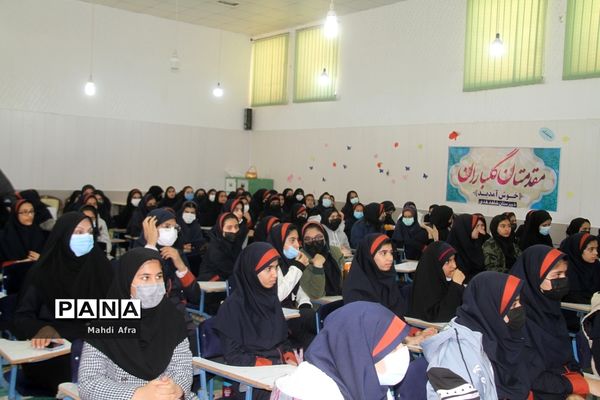 نشست دانش‌آموزی با موضوع نماز در دبیرستان شاهد هدی شهرستان بهبهان