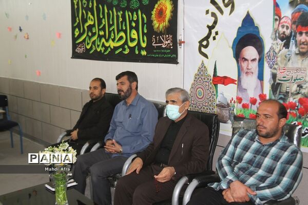 نشست دانش‌آموزی با موضوع نماز در دبیرستان شاهد هدی شهرستان بهبهان