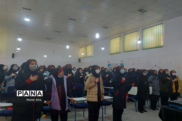 نشست دانش‌آموزی با موضوع نماز در دبیرستان شاهد هدی شهرستان بهبهان